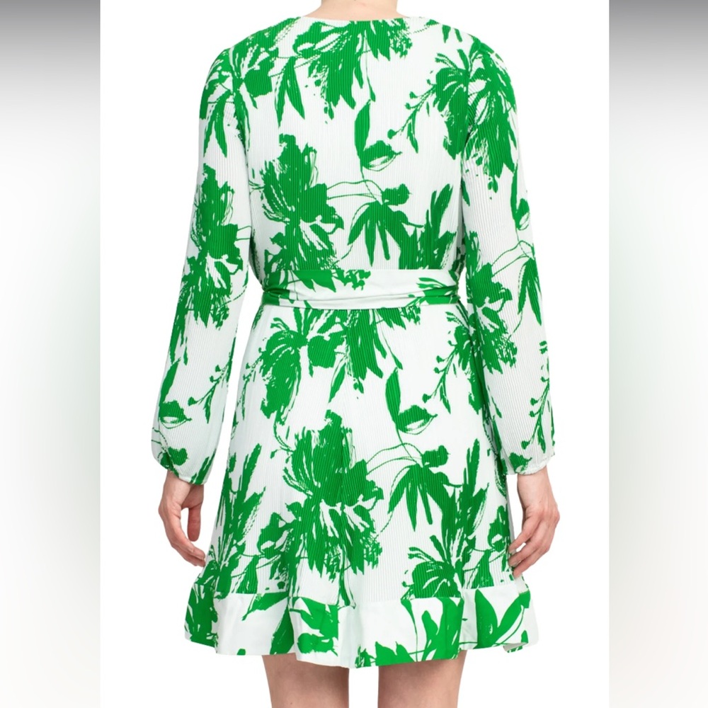 Taylor Floral Belted V-Neck Crepe Dress - Picture 5 of 11